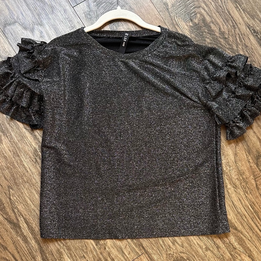 Short sleeve glitter top